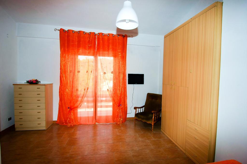 شقة Casa Vacanze San Lorenzo أَجيرولا الغرفة الصورة