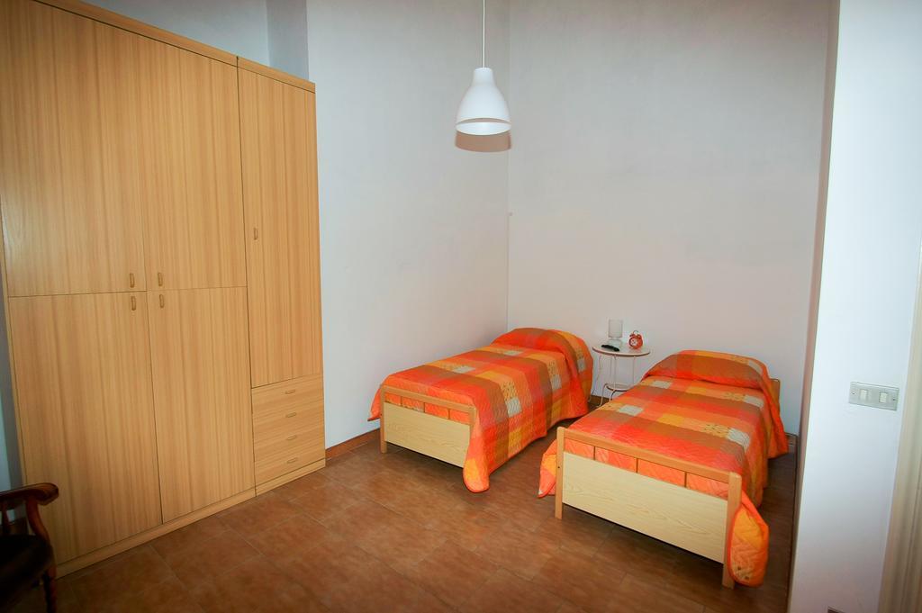 شقة Casa Vacanze San Lorenzo أَجيرولا الغرفة الصورة