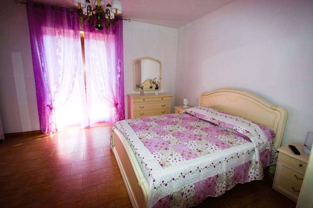 شقة Casa Vacanze San Lorenzo أَجيرولا الغرفة الصورة